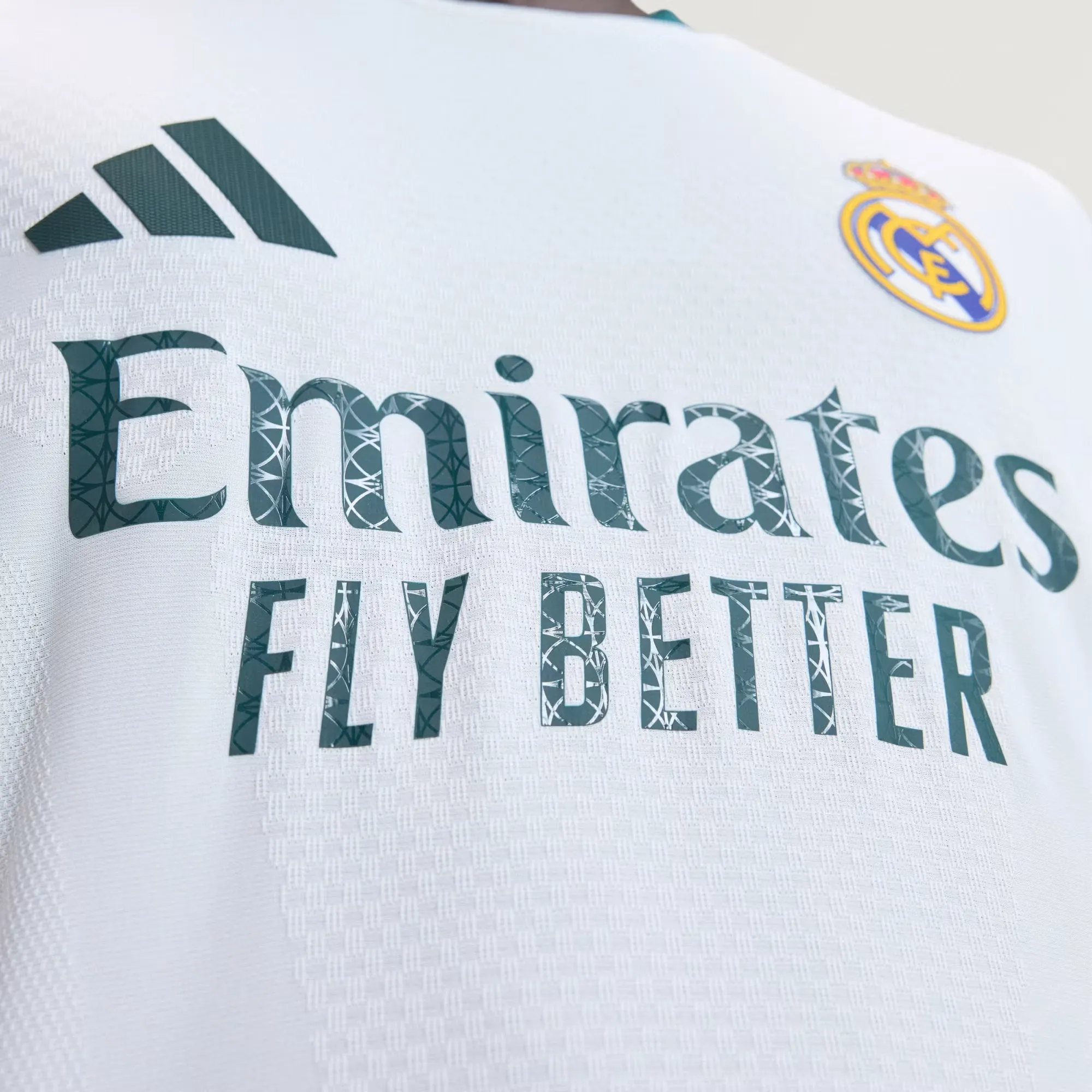 MAILLOT DOMICILE AUTHENTIQUE MANCHES LONGUES REALMADRID 26/27 – Image 3